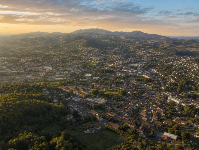 Vue aérienne de Saint-Genest-Lerpt — secteur d'intervention de Centre Services pour le ménage à domicile